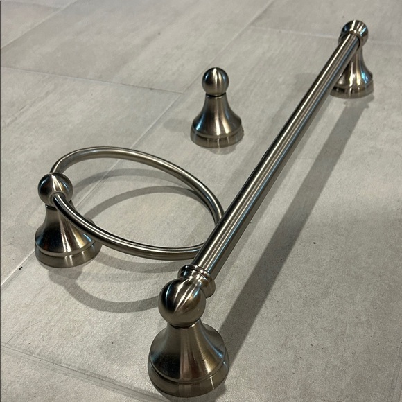 Silver Bathroom Hardware Set - Picture 3 of 4